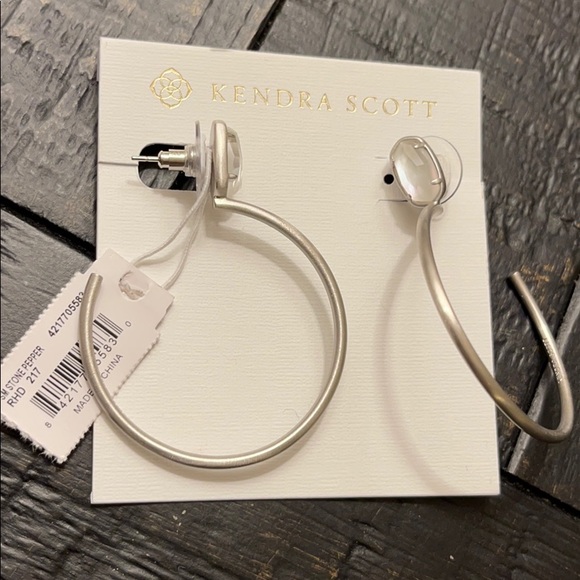 Kendra Scott Jewelry - Kendra Scott Stone Pepper Silver Hoop earrings NWT